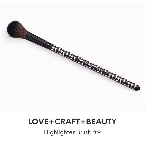 Highlighter Brush & Powder Puff - Picture 5 of 6